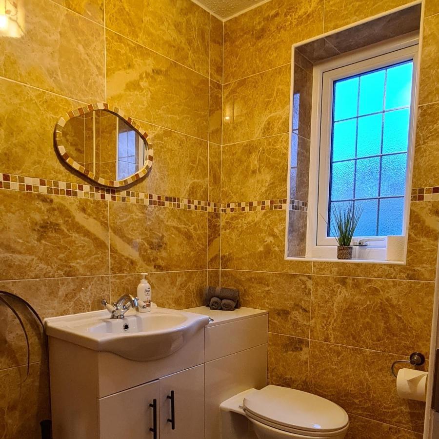 Spacious, 5 Bed House For 9 In Chester Exterior foto